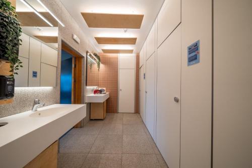 Dalur - HI Eco Hostel Room Type - Twin Room with Shared Bathroom