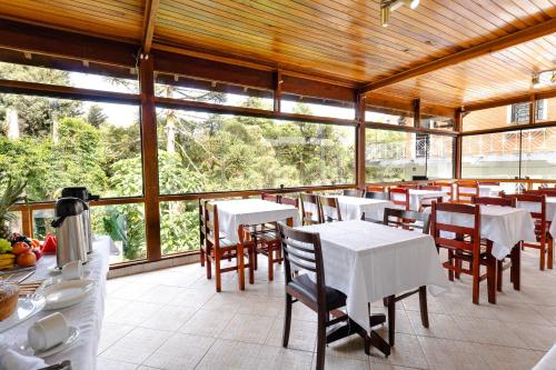Restaurant, VELINN Pousada Flores do Capivari in Campos Do Jordao