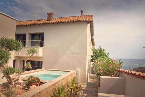 Villa with Pool & Beach Access, Sète
