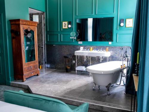 room detail thumbnail 1