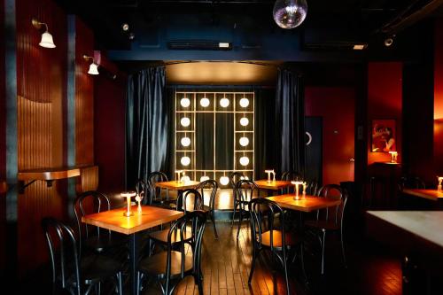 ผับ/เลาจน์, The Nolita Express Hostel near หมู่บ้านกรีนวิช