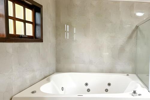 H23 Casa com Jacuzzi em campos do Jordão (H23 Casa com Jacuzzi em campos do Jordao) in 聖克拉拉