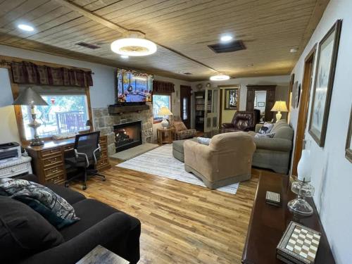Midtown Meadow Cabin - Ruidoso