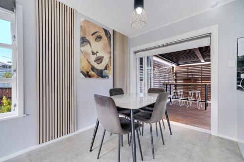 المرافق, Experience Comfort in Our 3-Bedroom Family Home in Titirangi