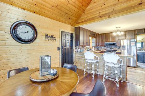 Deck, Panoramic Views: Serene Mineral Bluff Cabin!, Mineral Bluff (foto 6)