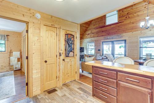 Deck, Panoramic Views: Serene Mineral Bluff Cabin!, Mineral Bluff (foto 9)
