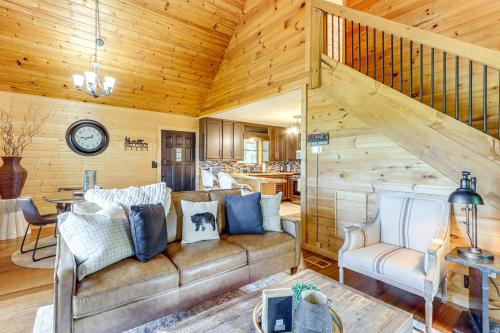 Deck, Panoramic Views: Serene Mineral Bluff Cabin!, Mineral Bluff (foto 10)