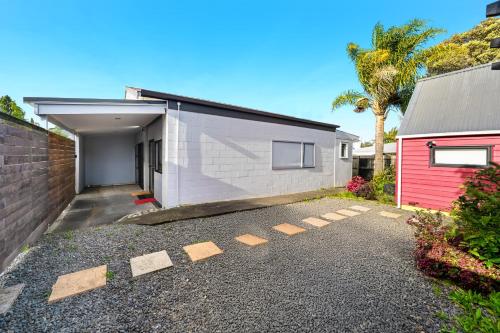 المنظر الخارجي, Home Away From Home in Titirangi