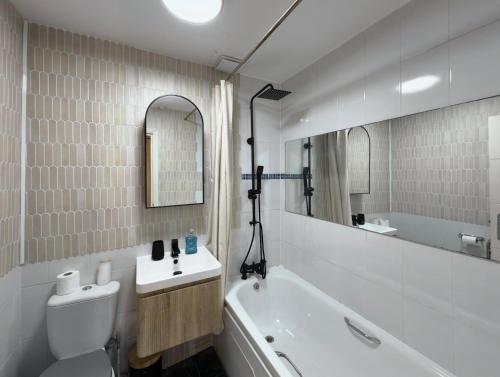 Lovely 2 bedroom Garden Flat apartment in West Kensington, Londýn (fotografie 9)