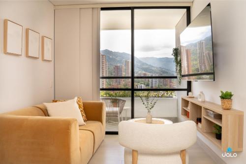 Grand By Jalo, Medellín