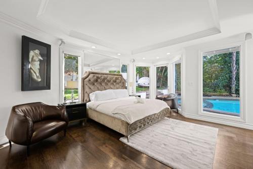 Private 5 bedroom 6 bathroom Encino Estate With Pool and Jacuzzi in Encino