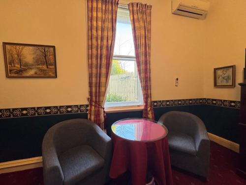 Toorak Manor Hotel Free Parking – Melbourne, GA