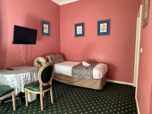 Toorak Manor Hotel Free Parking – Melbourne, GA