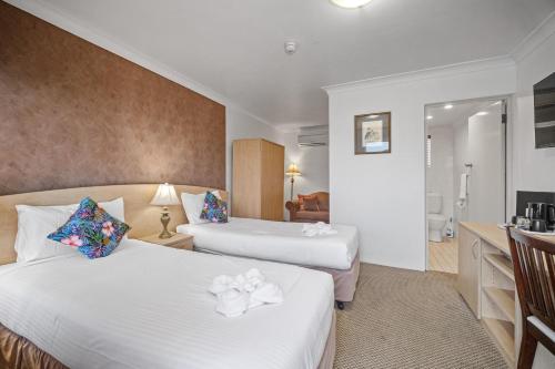2 twin beds