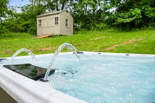 7min to NRG | Sauna | Hottub | Firepit | Huge Deck