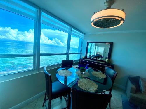 Large luxurious direct ocean front Penthouse or Deluxe one bedroom ocean front condo-free parking- - 편의 시설/서비스