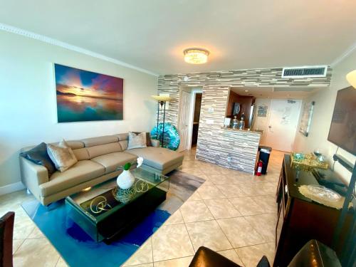 Large luxurious direct ocean front Penthouse or Deluxe one bedroom ocean front condo-free parking-