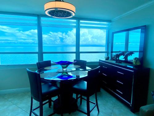 Large luxurious direct ocean front Penthouse or Deluxe one bedroom ocean front condo-free parking- - 편의 시설/서비스