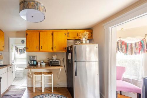 Sunny & Spacious Montclair NJ Apartment in มอนต์แคลร์