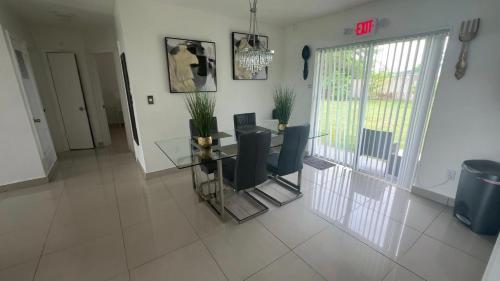 BOOK ME, 3mins Hard Rock Stadium in Miami Gardens, USA