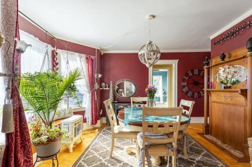 Sunny & Spacious Montclair NJ Apartment in มอนต์แคลร์