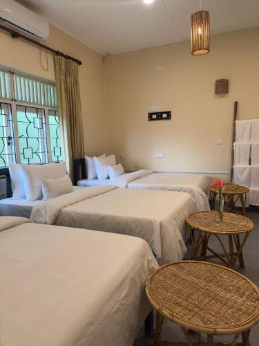 Backyard Bed & Kitchen in انيواتا