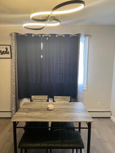 Ételek és italok, Furnished 3-Bedroom in Massapequa in East Massapequa (NY)