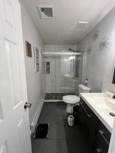 Fürdőszoba, Furnished 3-Bedroom in Massapequa in East Massapequa (NY)