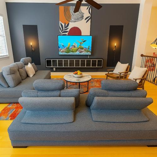 Galleria Comfort 3BR King Bed Private Jacuzzi and Garage thumb 2