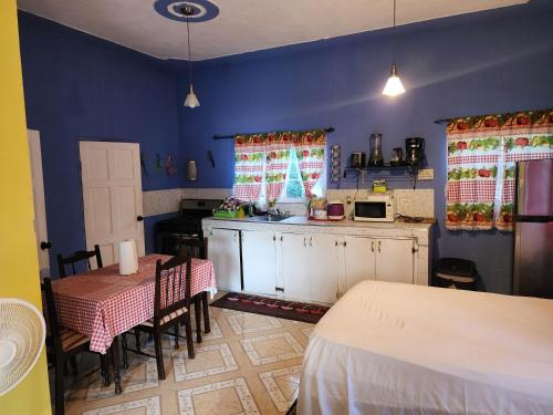 Apartment with private off street parking in Poor Mans Corner