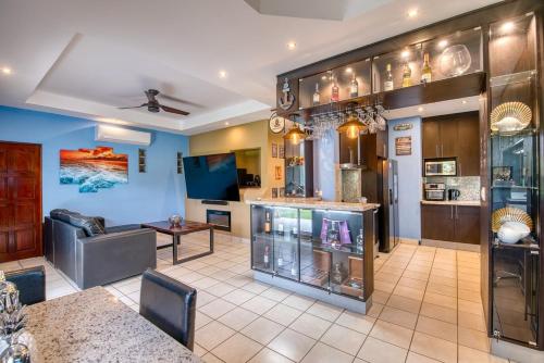 设施服务, Hacienda Iguana Luxury Apartment with Pool & Golf in 伊瓜纳