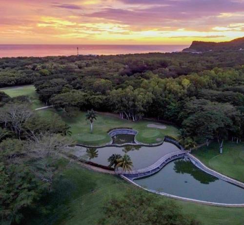 酒店周边, Hacienda Iguana Luxury Apartment with Pool & Golf in 伊瓜纳