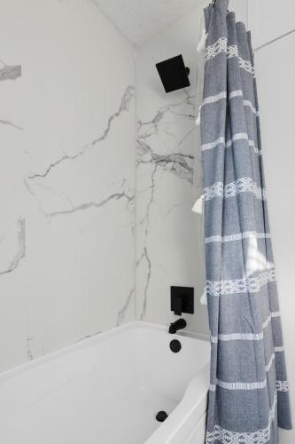 Orange Pit - 3BD 2BA Luxury Retreat - West Cola in 南卡羅來納州西哥倫比亞(SC)