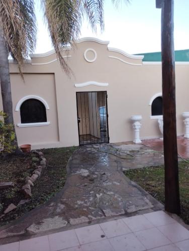 Casa Alojamiento con jardín y cochera - image 4