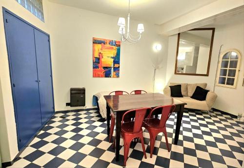 Mujer Urbana Suite near Neper
