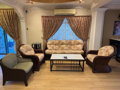 Kas Villa Homestay JB