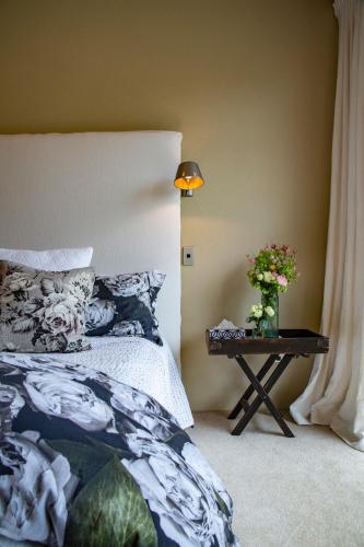 Book the Deluxe Queen Room Deluxe Queen Room