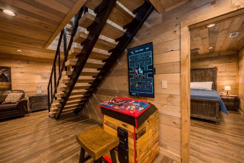 Iron Mountain Lodge cabin - image 2
