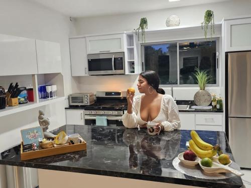 Luxury Stay in Aguadilla 10 min Crash Boat Beach in 아과딜라