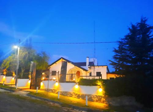 Hogar Lejano Cabañas y Rio