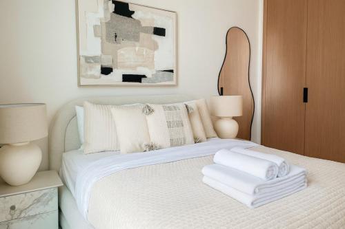 Stylish High-Floor Studio in Binghatti Azure!, Dubaj