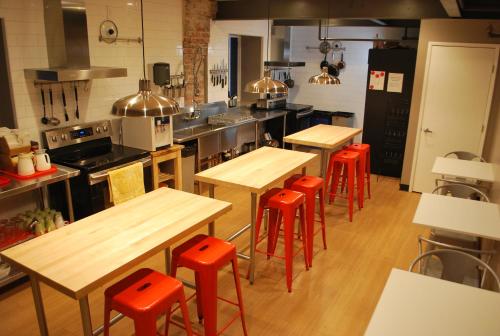 Restaurant, Orange Village Hostel in San Francisco (CA)