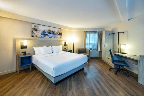Comfort Inn Amherst Room Type - Superior King Room - Non-Smoking