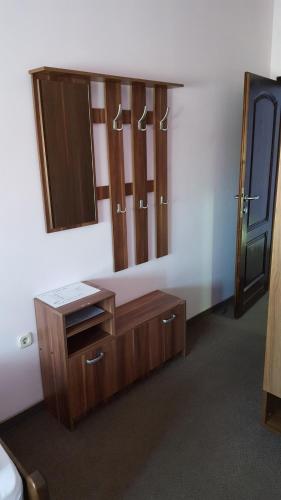 5 twin beds