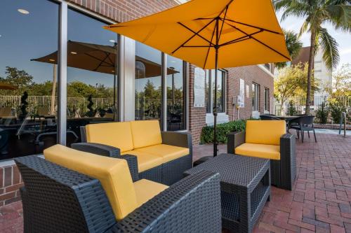 Swimming pool, Cambria Hotel Ft. Lauderdale, Airport South & Cruise Port in Dania Beach