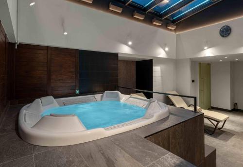 wanna z hydromasażem, Wyndham Wroclaw Old Town in Wrocław