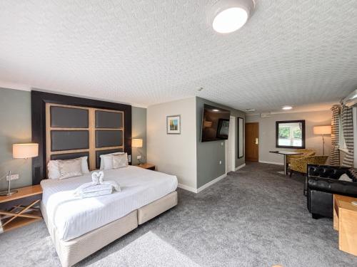 Ivy Bush Royal Hotel by Compass Hospitality in 卡馬森市中心