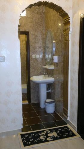 Bathroom, شقق ضيافة خاصة in Al Mashhad