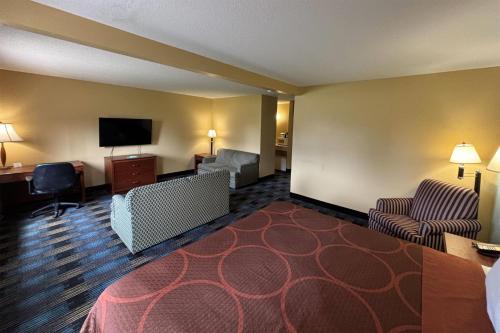 Super 8 by Wyndham Staunton - image 12