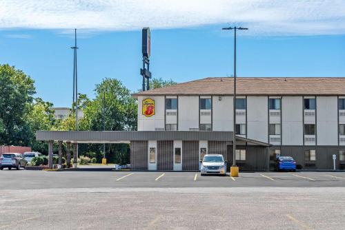 Super 8 by Wyndham Terre Haute - image 14